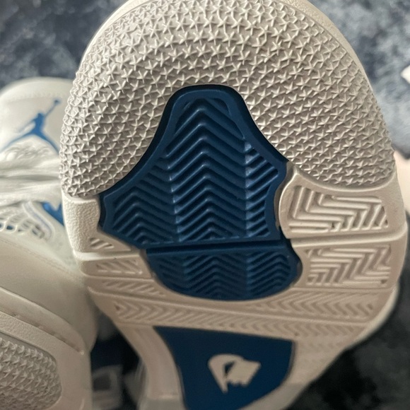 Jordan 4 - Picture 10 of 15
